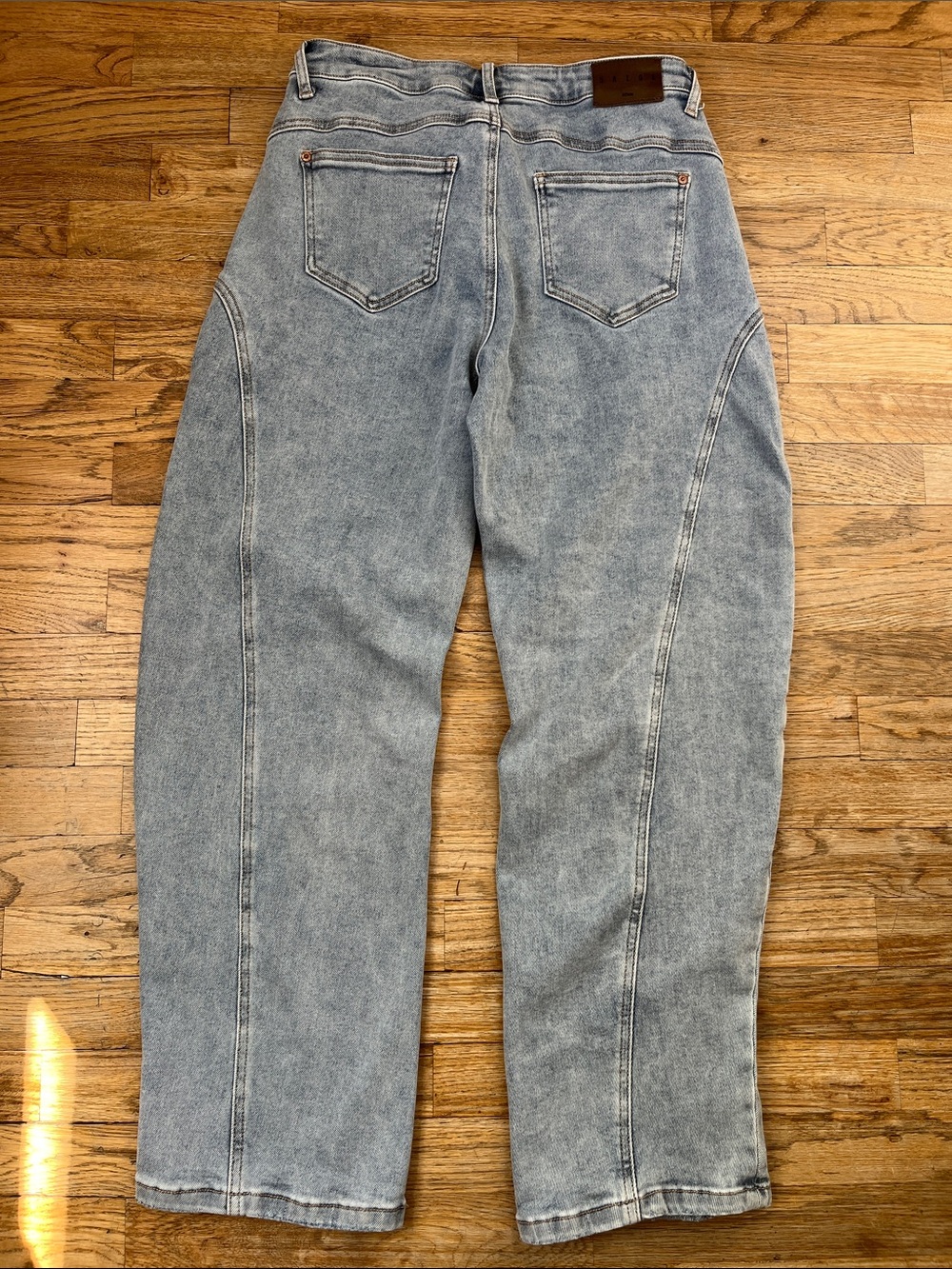 Saige Denim Light Wash Barrel Leg Women’s Jeans - Picture 9 of 11